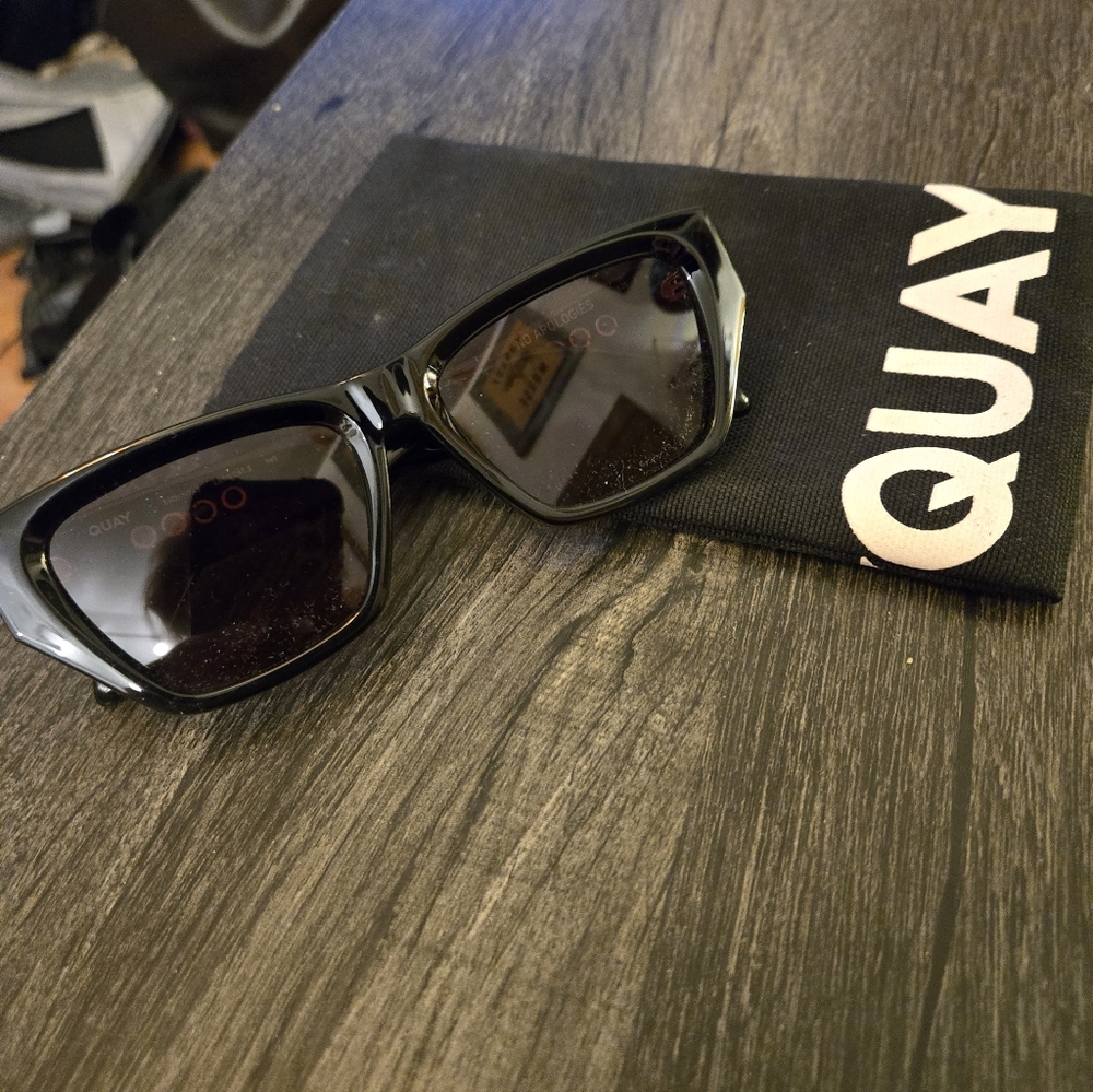 Quay No Apologies Cat 3 Lense Sun Glasses